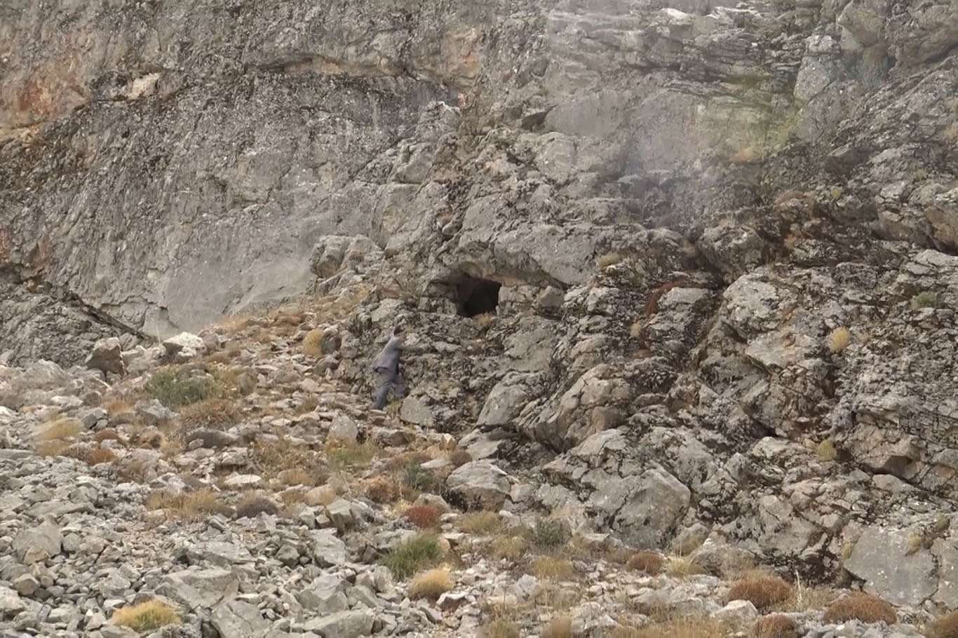 Halk, Cumhuriyetin ilk yıllarında Kur'an'larını mağarada saklıyordu Halk, Cumhuriyetin ilk yıllarında Kur'an'larını mağarada saklıyordu